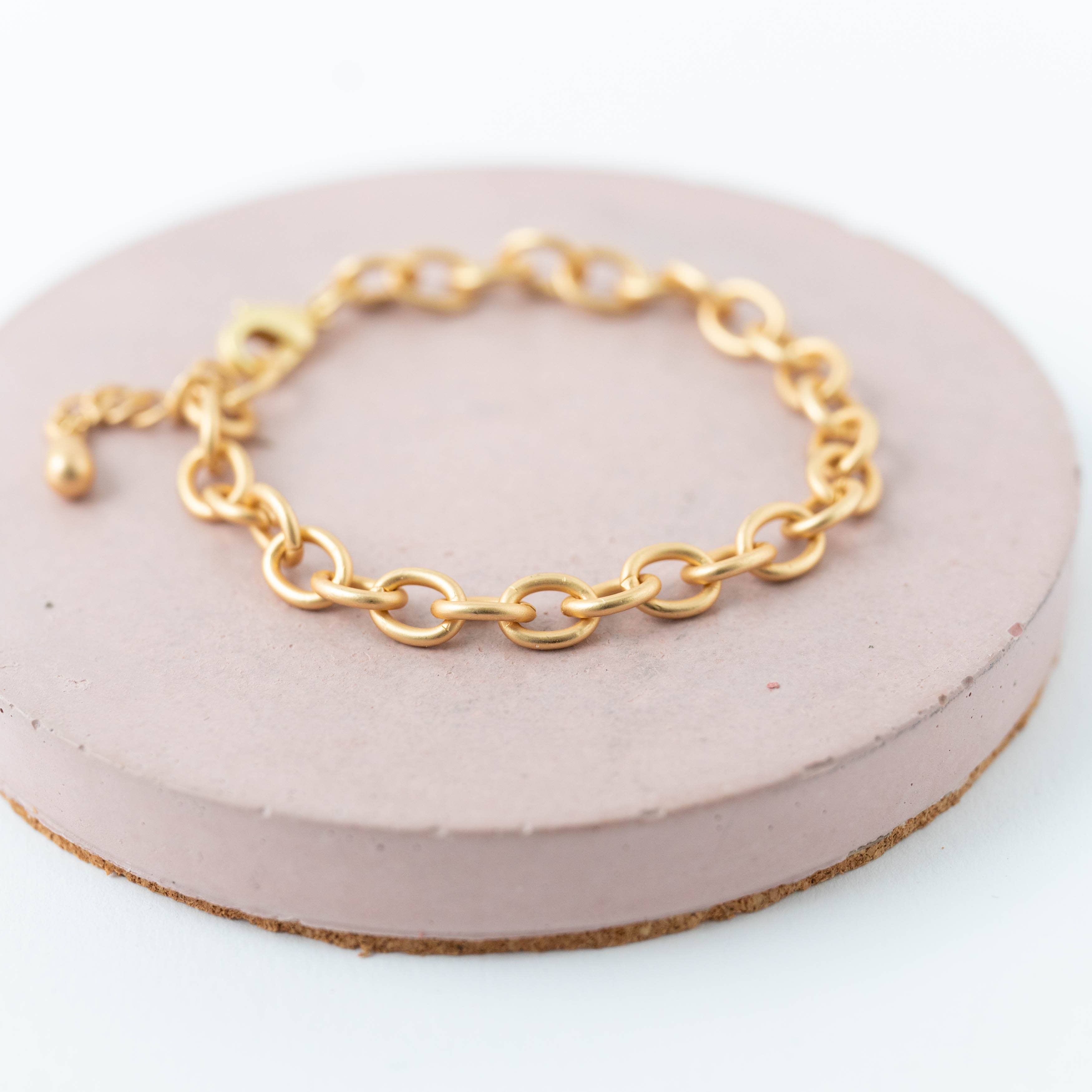 Jacqueline bracelet with double chain in brass gilded with 24 2024 carat matte gold